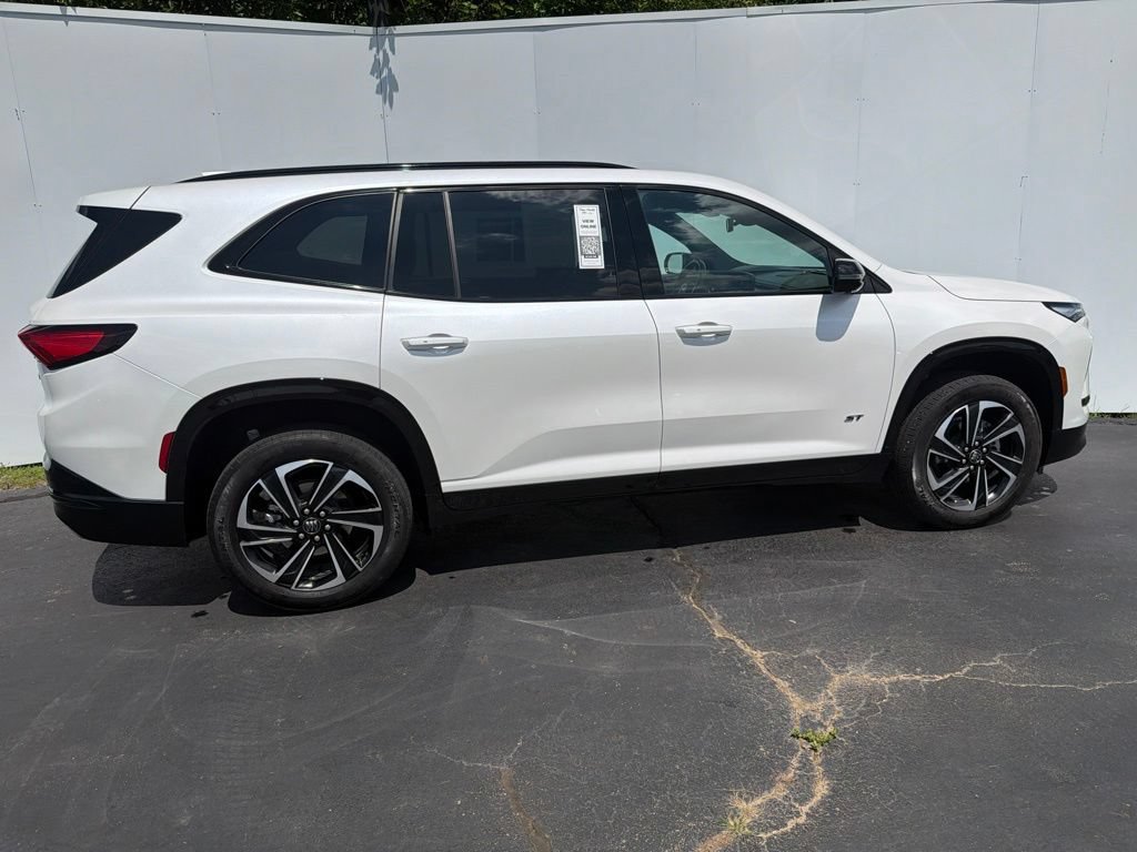 Used 2025 Buick Enclave Sport Touring w/ Power Package AWD/4WD image 3