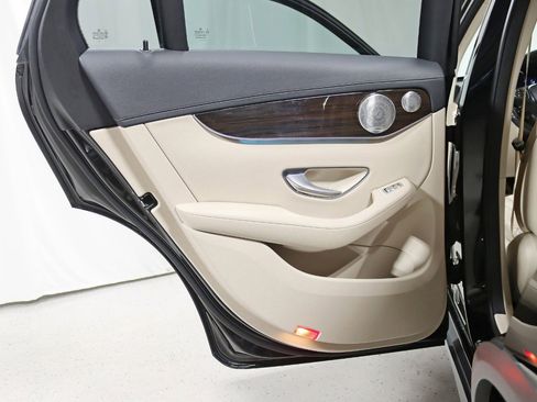 Used 2017 Mercedes-Benz GLC 300 4MATIC w/ Premium 2 Package image 36