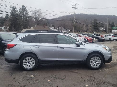 Used 2016 Subaru Outback 2.5i Premium image 9