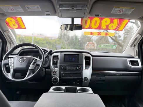 Used 2018 Nissan Titan SV image 6