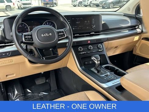 Used 2024 Kia Carnival LX FWD image 2