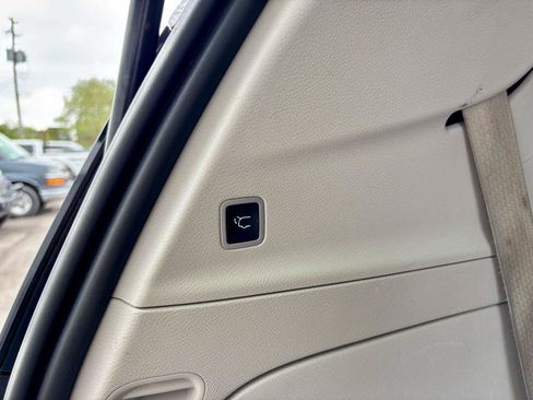 Used 2021 Chrysler Pacifica Touring-L FWD image 15