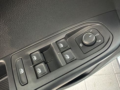 New 2026 Volkswagen Taos SE FWD image 14