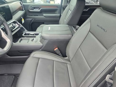 New 2026 GMC Sierra 2500 Denali w/ Denali Reserve Package AWD/4WD image 17