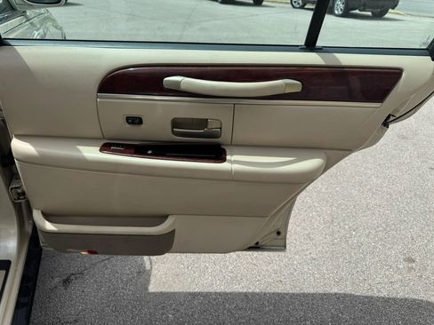 Used 2003 Lincoln Town Car Cartier L RWD image 20