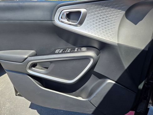 Certified 2025 Kia Soul LX FWD image 25