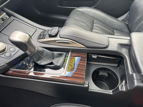 Used 2017 Lexus ES 300h image 28