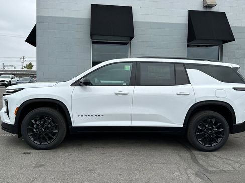 New 2025 Chevrolet Traverse LT w/ Enhanced Driving Package image 7
