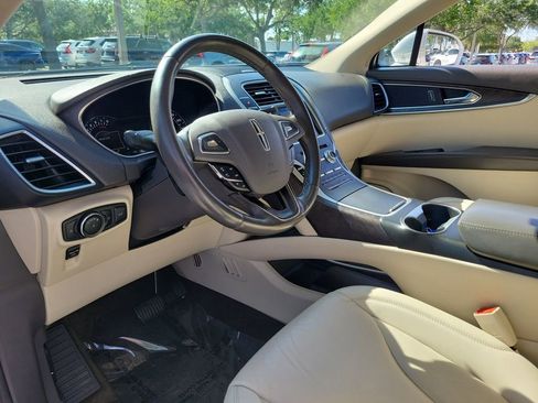 Used 2017 Lincoln MKX Select w/ Select Plus Package AWD/4WD image 19