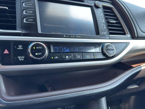 Used 2018 Toyota Highlander XLE AWD/4WD image 36