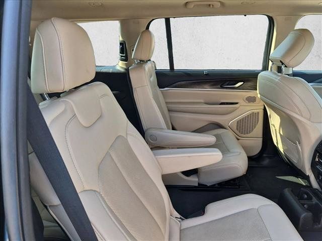 Used 2022 Jeep Grand Cherokee L Limited w/ Luxury Tech Group II AWD/4WD image 13