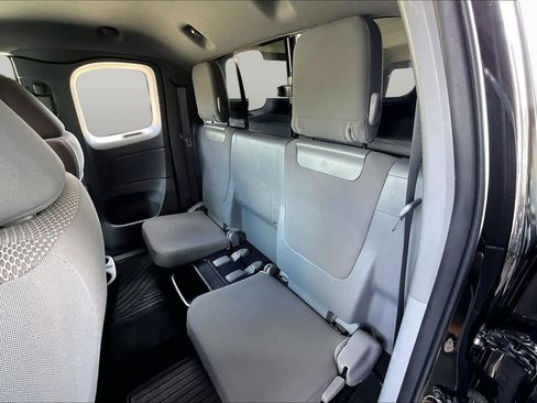 Used 2015 Toyota Tacoma 2WD Access Cab w/ Convenience Package image 20