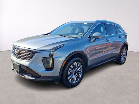 Used 2024 Cadillac XT4 Premium Luxury image 3