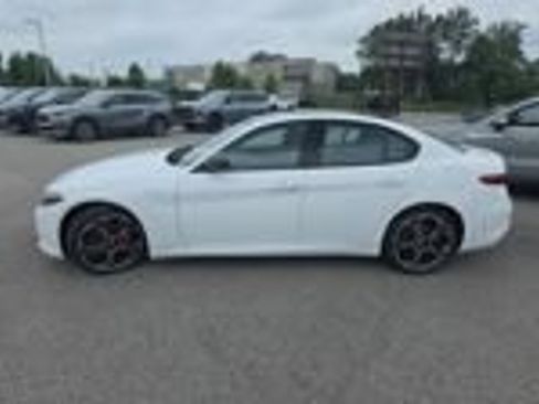 Used 2023 Alfa Romeo Giulia Veloce AWD/4WD image 7