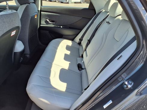 Used 2025 Hyundai Elantra Limited FWD image 7