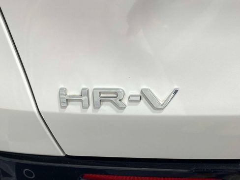 Used 2024 Honda HR-V EX-L image 8