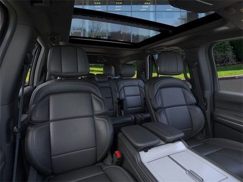 New 2025 Lincoln Navigator Reserve w/ Jet Appearance Package image 10