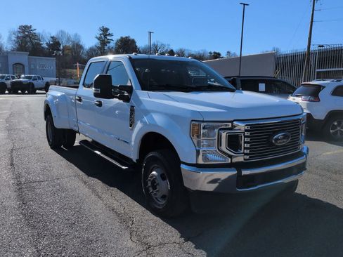 Used 2022 Ford F350 XLT image 2