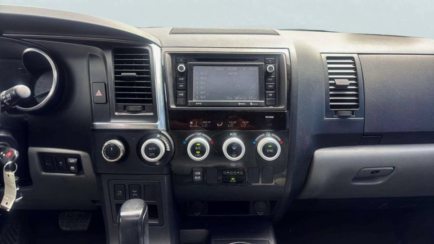Used 2019 Toyota Sequoia SR5 AWD/4WD image 10