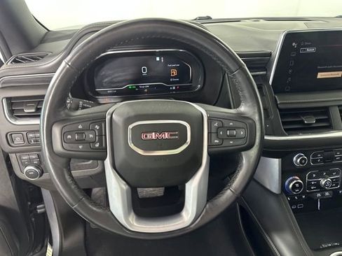 Used 2022 GMC Yukon XL SLT w/ SLT Premium Package image 14