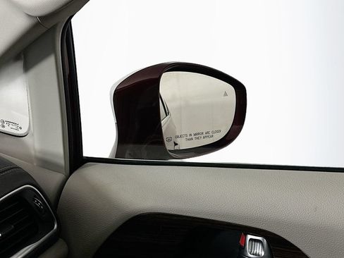 Used 2022 Chrysler Pacifica Limited FWD image 25