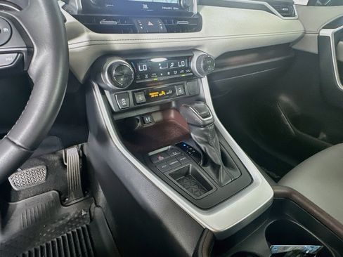 Used 2019 Toyota RAV4 Limited w/ Carpet Mat Package FWD image 25