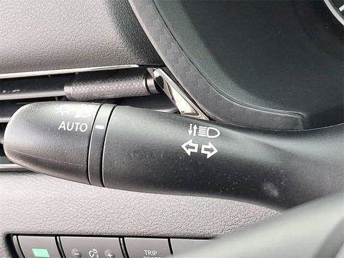 Used 2025 Nissan Sentra SV w/ Trunk Package image 25