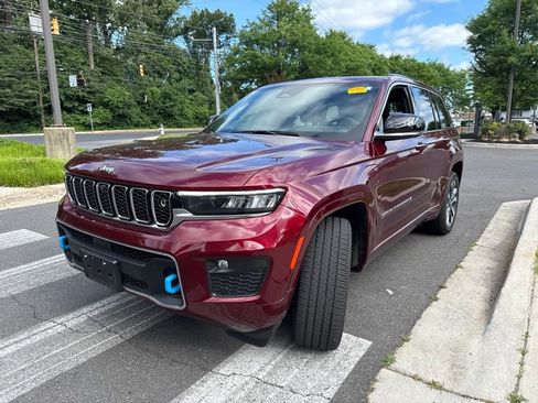 Used 2024 Jeep Grand Cherokee Overland w/ Advanced Protech Group III AWD/4WD image 3