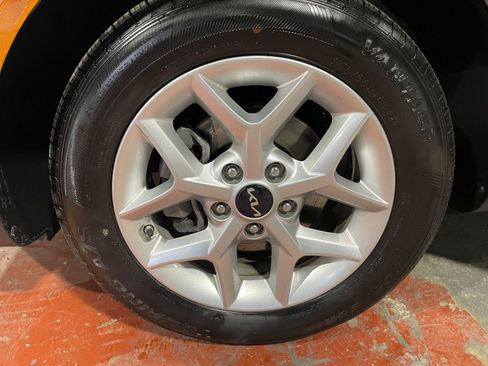 Used 2025 Kia Soul LX w/ LX Technology Package image 28