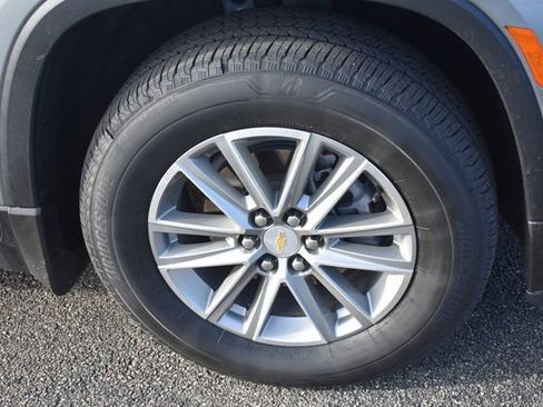 Used 2023 Chevrolet Traverse LT image 12