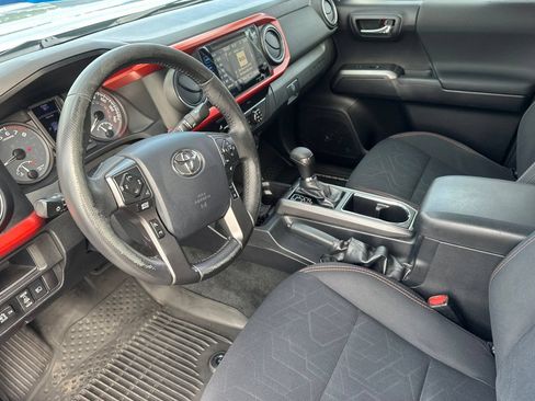 Used 2019 Toyota Tacoma TRD Sport w/ Technology Package RWD image 12