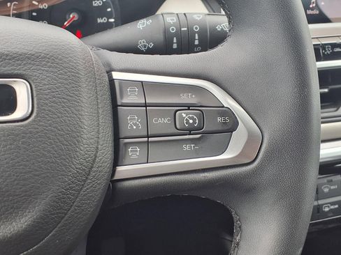 Used 2025 Jeep Compass Limited AWD/4WD image 16