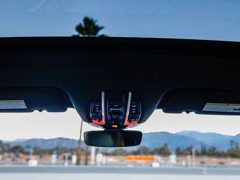 Used 2023 Porsche Cayenne Platinum Edition image 17