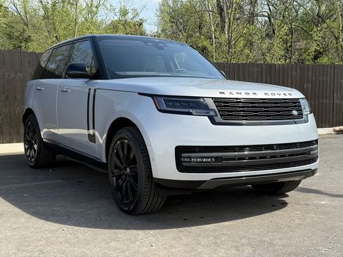 New 2025 Land Rover Range Rover SE image 8