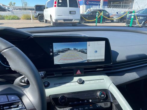 Used 2025 Hyundai Elantra Limited image 25