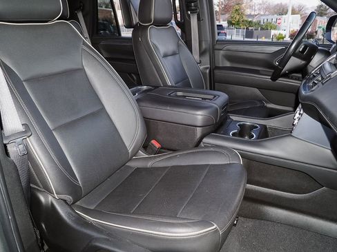 Used 2022 GMC Yukon SLT w/ SLT Premium Package image 21