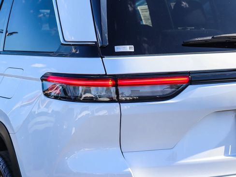 Used 2025 Jeep Grand Cherokee Laredo X RWD image 7