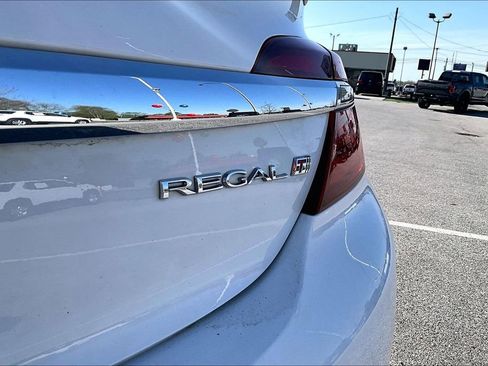 Used 2017 Buick Regal Sport Touring FWD image 9