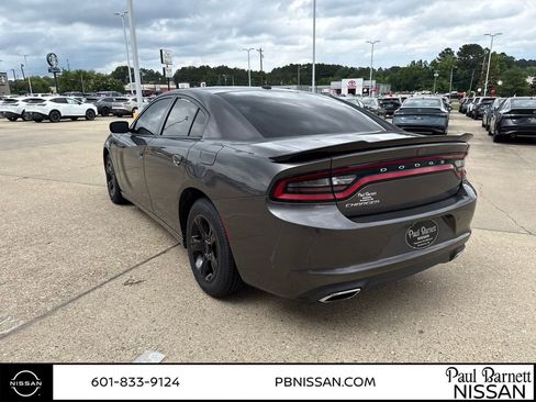 Used 2021 Dodge Charger SXT w/ Leather Interior Group RWD image 10