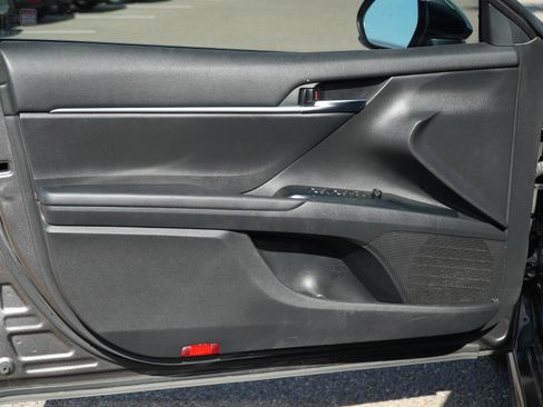 Used 2020 Toyota Camry SE image 12