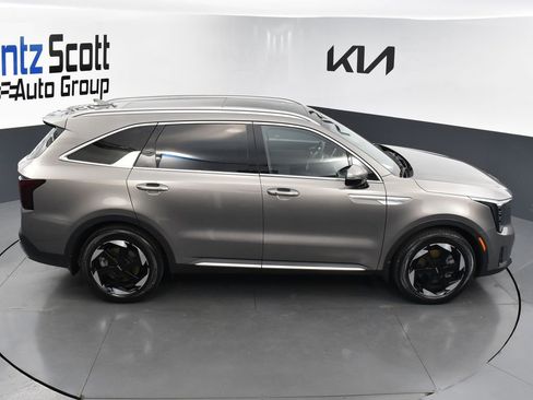 Used 2025 Kia Sorento EX w/ EX Panoramic Sunroof Package image 14