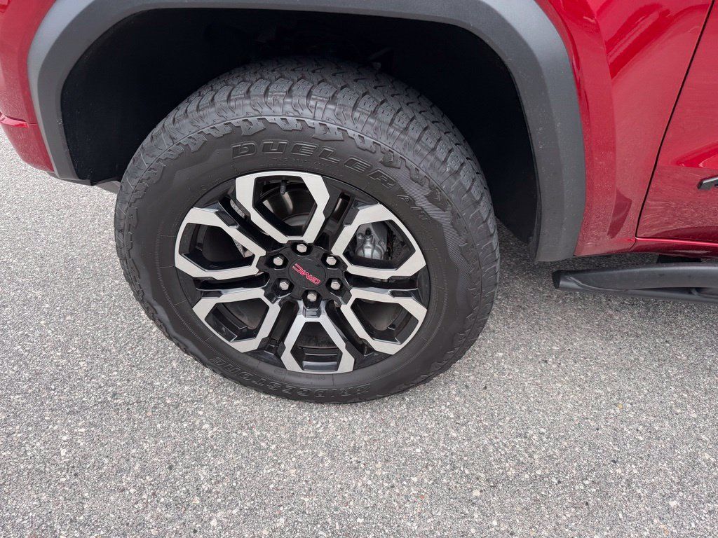 Used 2025 GMC Canyon AT4 w/ Nightfall Edition AWD/4WD image 9