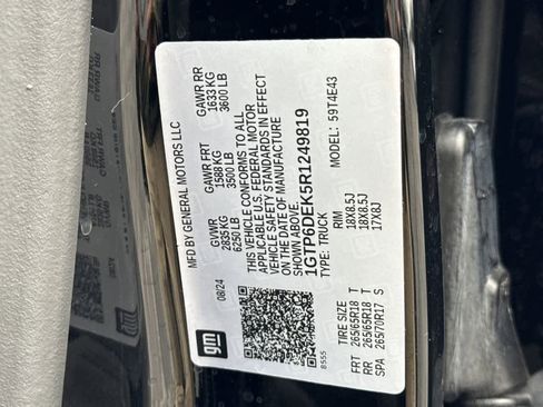 Used 2024 GMC Canyon AT4 w/ Technology Package image 34