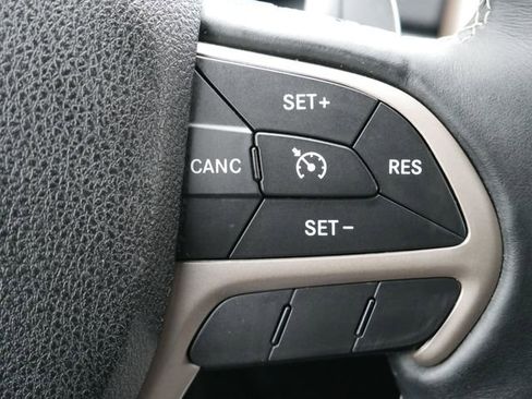 Used 2017 Jeep Grand Cherokee Limited image 25