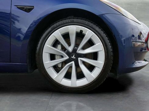 Used 2022 Tesla Model 3 Standard Range RWD image 9
