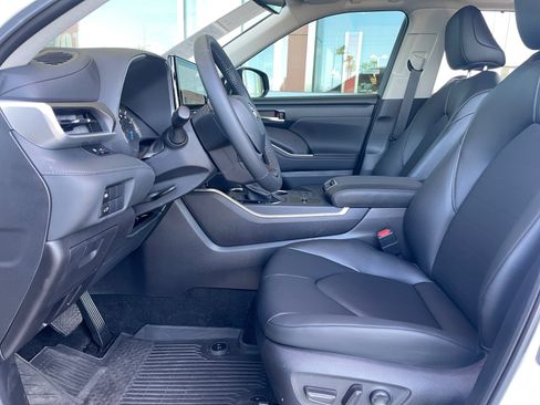 Certified 2026 Toyota Highlander XLE AWD/4WD image 14