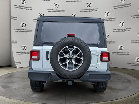 Used 2024 Jeep Wrangler Unlimited Sport AWD/4WD image 4