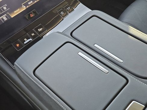 Used 2025 INFINITI QX80 Sensory image 19