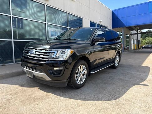 Used 2020 Ford Expedition XLT w/ Equipment Group 202A RWD image 4