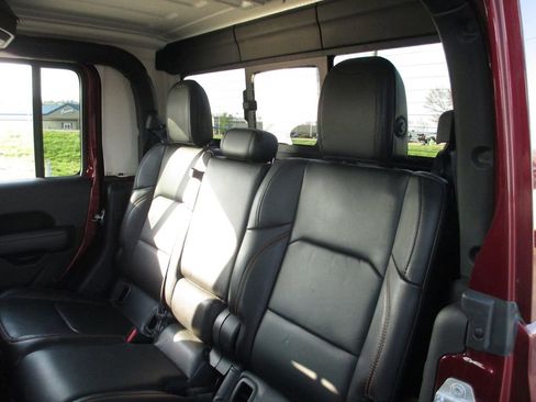 Used 2021 Jeep Gladiator Mojave w/ Cold Weather Group image 18